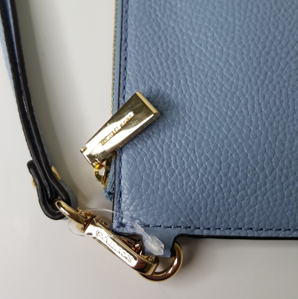 Michael Kors leather wristlet and credit card hold - Picture 6 of 8